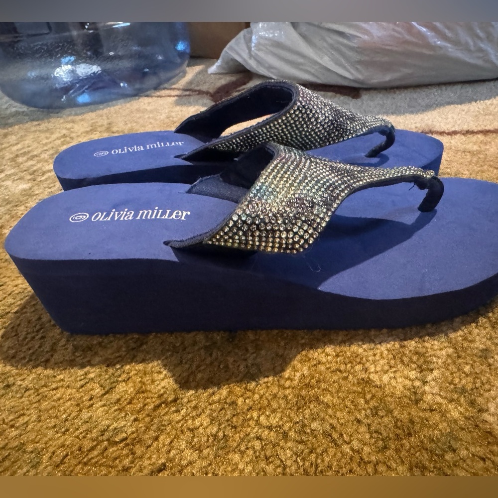 BRAND NEW-Olivia Miller Women's Blue Gemstone Heeled Flip Flops - Picture 5 of 6